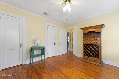 Adorable 1960's cottage in the heart of the Historic District of - photo 13