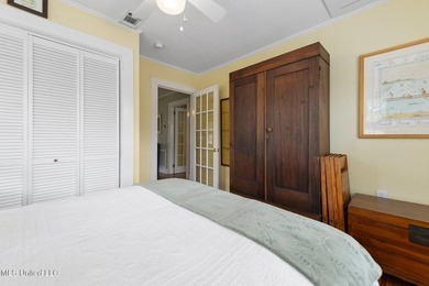 Adorable 1960's cottage in the heart of the Historic District of - photo 16