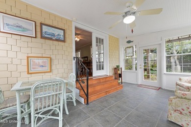 Adorable 1960's cottage in the heart of the Historic District of - photo 20