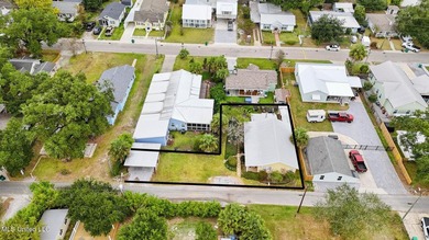 Adorable 1960's cottage in the heart of the Historic District of - photo 31