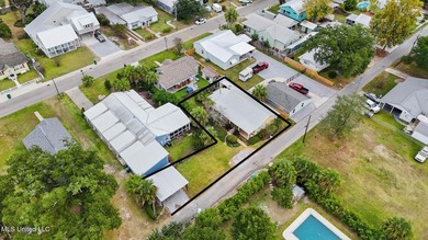 Adorable 1960's cottage in the heart of the Historic District of - photo 32