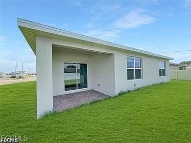 Welcome to this beautiful 4-bedroom, 2-bath single-family home - photo 2