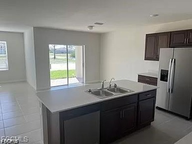 Welcome to this beautiful 4-bedroom, 2-bath single-family home - photo 4