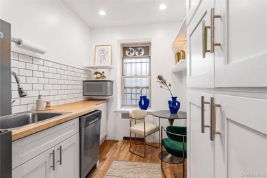 Welcome to 75 Bank Street, a charming prewar Art Deco - photo 7