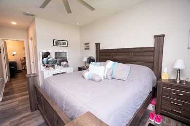 Welcome to Cobblestone! This beautiful 3 bedroom, 2 bathroom - photo 10