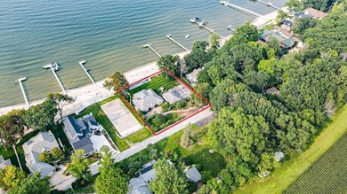 Welcome to this one-of-a-kind waterfront ranch in desirable - photo 4