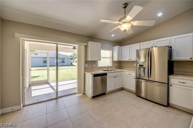 This duplex has it all. Each unit has 3 bedrooms, 2 bath, 2 car - photo 5