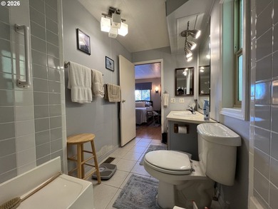 Coastal Comfort - 97967 Hallway Rd, Harbor, OR 97415 ON REAL - photo 18