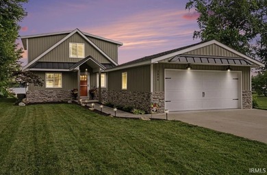 Lake living awaits!! This beautiful 3-bedroom, 2-bath home - photo 2
