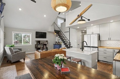 Lake living awaits!! This beautiful 3-bedroom, 2-bath home - photo 4