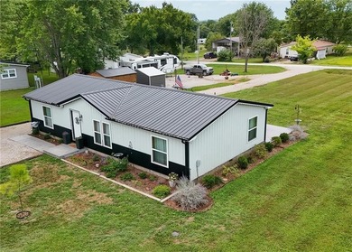 3 Full LOTS!!! 1) 3br 2 Ba updated in Rustic decor home with a - photo 1