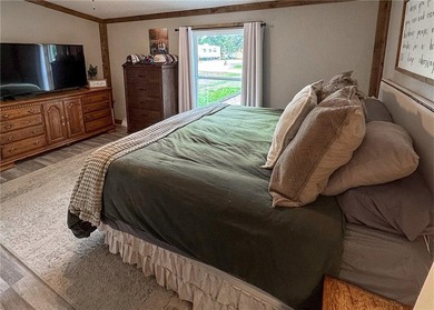 3 Full LOTS!!! 1) 3br 2 Ba updated in Rustic decor home with a - photo 5
