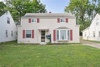 Home is located near everything. Needs tender loving care - photo 1