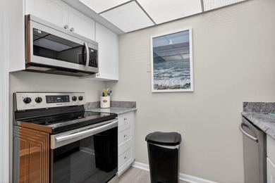 Renovated & thoughtfully designed, bright corner 1/1 in Old Port - photo 11