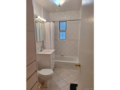 Very nice two bedroom, one bath apartment in co-op building - photo 14