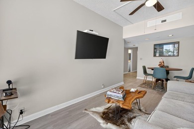 Renovated & thoughtfully designed, bright corner 1/1 in Old Port - photo 17