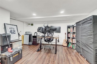 Welcome to this beautifully maintained and move-in ready open - photo 23