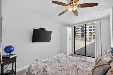 Renovated & thoughtfully designed, bright corner 1/1 in Old Port - photo 23