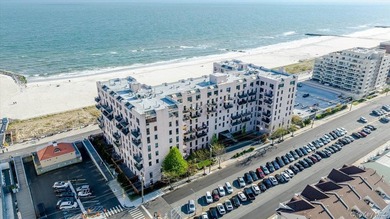 Luxury Beachfront Building with 2 Bedroom, 2 Bath and INCREDIBLE - photo 2
