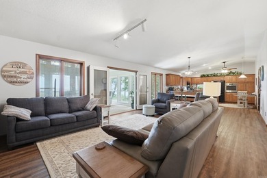 Wake up to breathtaking lake and mountain views with spectacular - photo 6