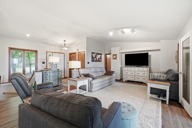 Wake up to breathtaking lake and mountain views with spectacular - photo 8