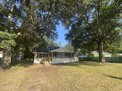 MOVE IN READY! NOT IN FLOOD ZONE! Great for first time home - photo 2