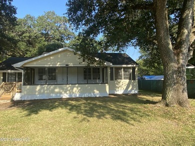 MOVE IN READY! NOT IN FLOOD ZONE! Great for first time home - photo 8
