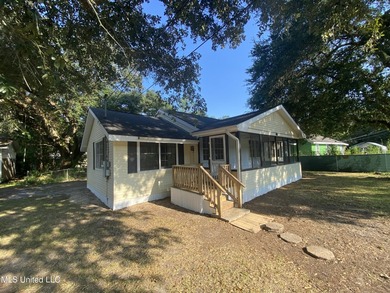 MOVE IN READY! NOT IN FLOOD ZONE! Great for first time home - photo 10