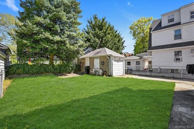 Stately detached all-brick Colonial with timeless curb appeal - photo 12