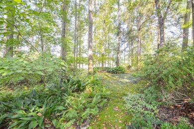 Located on a quite cul-de-sac within the private, gated golf - photo 34
