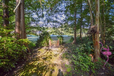 Located on a quite cul-de-sac within the private, gated golf - photo 35