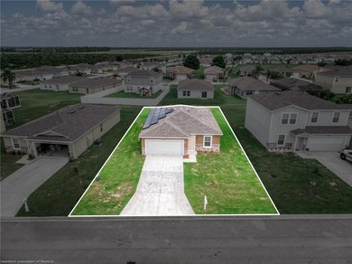 Welcome home! This delightful house is an incredible starter - photo 7