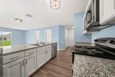 Welcome home! This delightful house is an incredible starter - photo 8