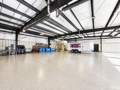 Professional office. Climate-controlled warehouse. Built for - photo 4