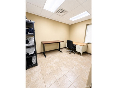 Professional office. Climate-controlled warehouse. Built for - photo 9