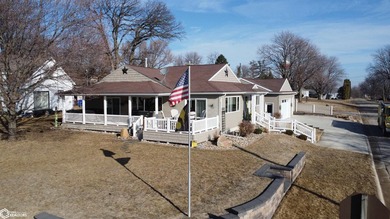 Experience stunning lake views from this beautiful 4-bedroom - photo 3