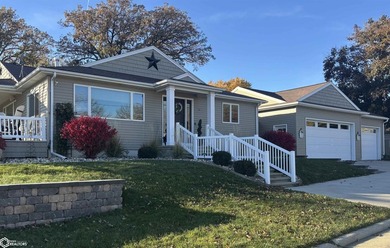 Experience stunning lake views from this beautiful 4-bedroom - photo 4