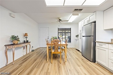 Welcome to this extremely well maintained, waterfront community - photo 7