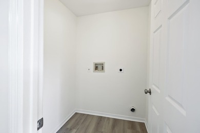 A 2026 roof, gorgeous quartz countertops in the kitchen, and - photo 15