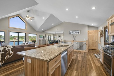 This one truly checks all the boxes! Newer construction, move-in - photo 5
