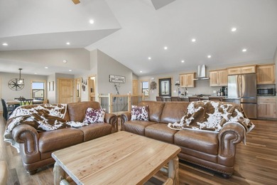 This one truly checks all the boxes! Newer construction, move-in - photo 7