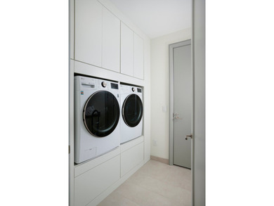 A rare turnkey 3 bedroom + den residence with one of the most - photo 28