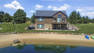Move-in ready and fully furnished lake home on scenic Castaway - photo 1
