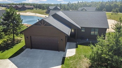 Move-in ready and fully furnished lake home on scenic Castaway - photo 3