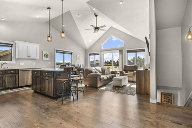 Move-in ready and fully furnished lake home on scenic Castaway - photo 5