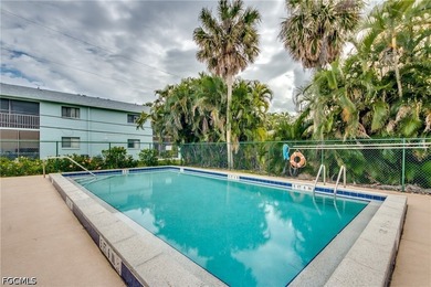 A spacious and sleek 2 bedroom/2 bath furnished first floor - photo 1