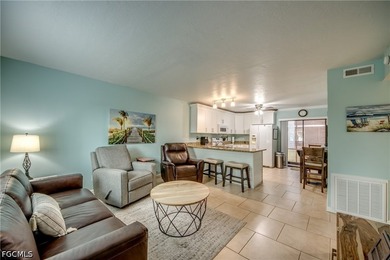 A spacious and sleek 2 bedroom/2 bath furnished first floor - photo 8