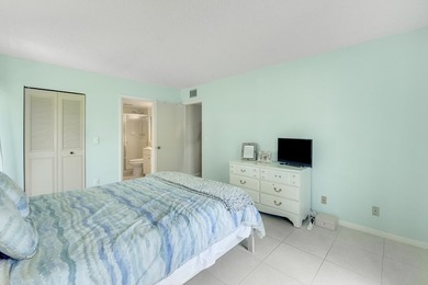 This inviting first-floor condo in West Palm Beach offers - photo 14