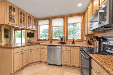 Welcome to this true 4-level split offering versatile living - photo 7