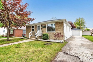 Welcome home to this beautifully remodeled 3 bed, 1 bath home in - photo 2